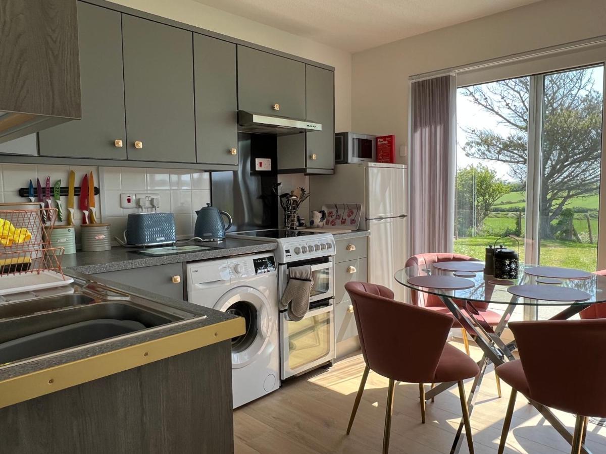 Valley View Self-Catering Coastal Bungalow In Rural West Wight Freshwater Eksteriør bilde
