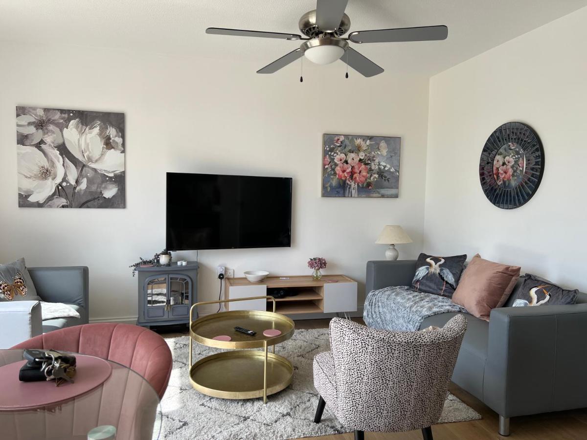 Valley View Self-Catering Coastal Bungalow In Rural West Wight Freshwater Eksteriør bilde