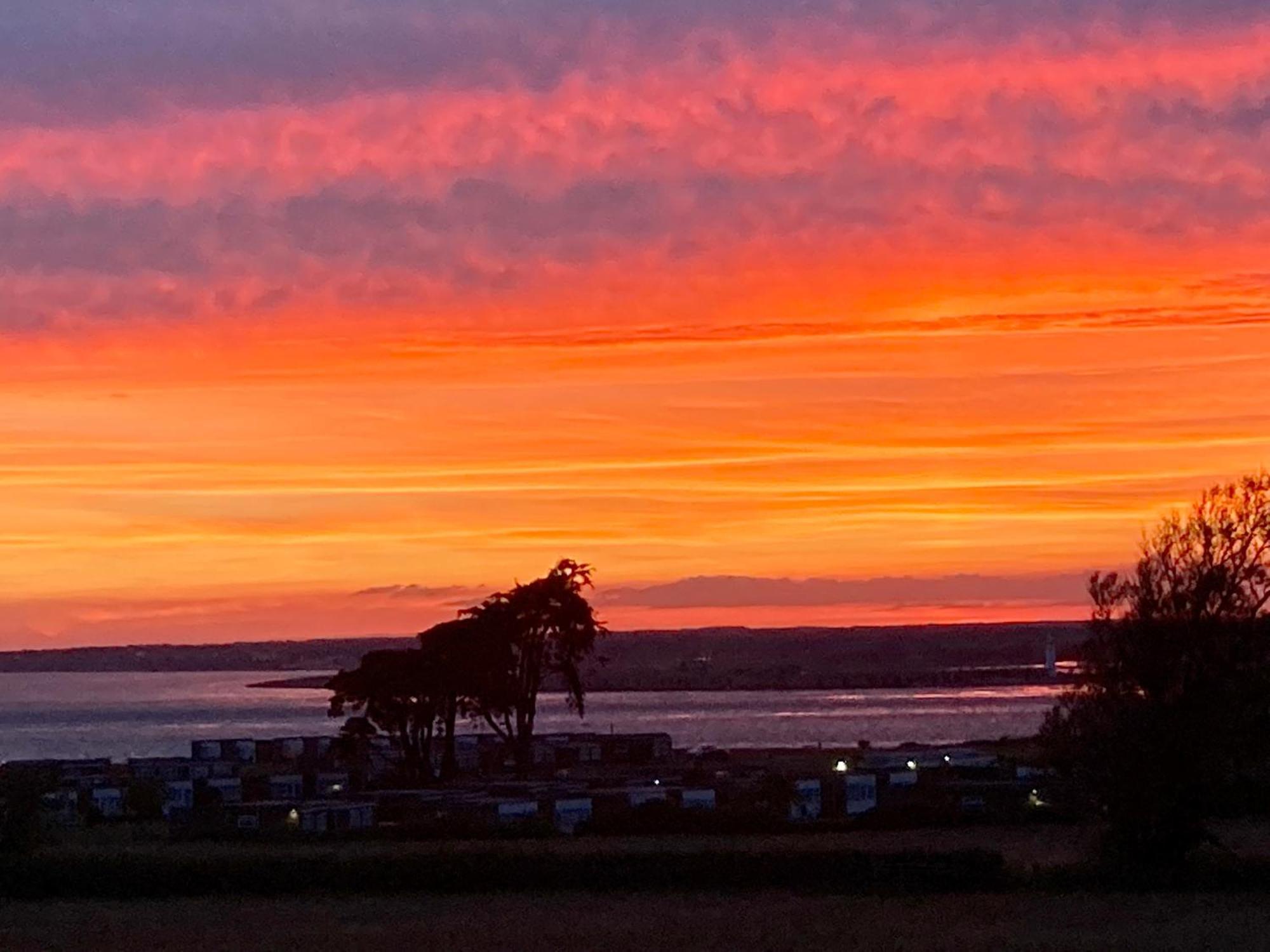 Valley View Self-Catering Coastal Bungalow In Rural West Wight Freshwater Eksteriør bilde
